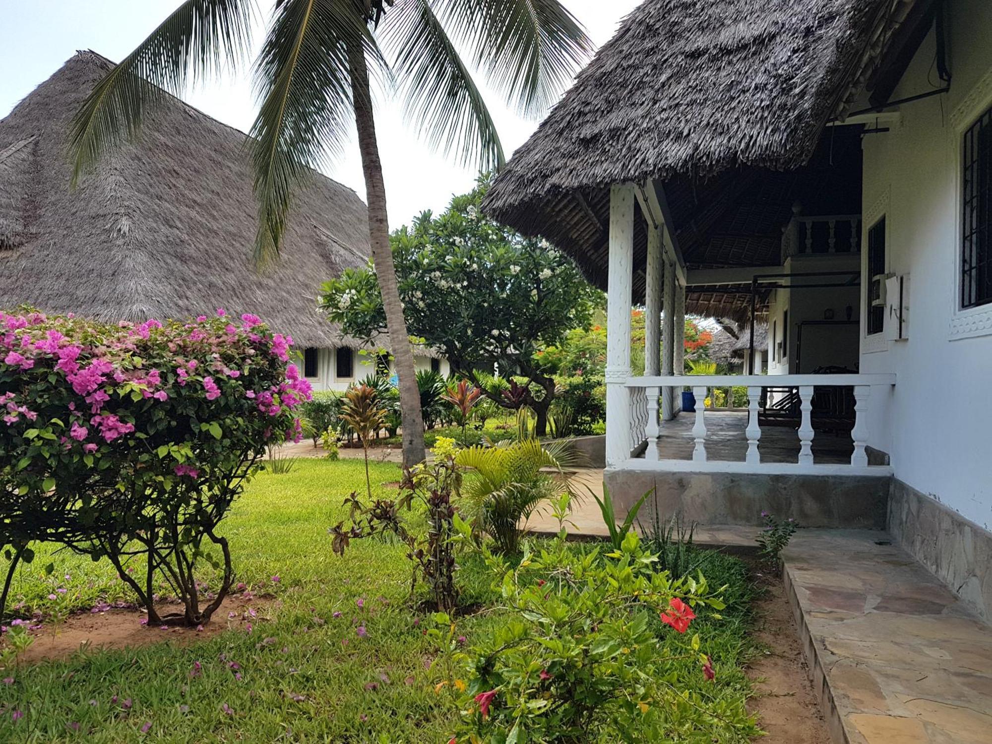 Karibuni Jeds Villas 85&86 Mambrui Exterior foto